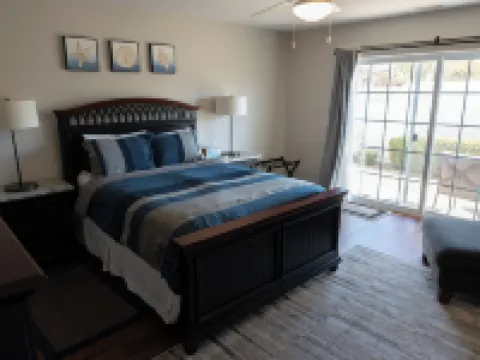 Luxury Downtown Getaway: 2BR Condo Near New Buffalo’s Top Attractions! Hotels in New Buffalo