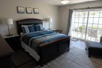 Luxury Downtown Getaway: 2BR Condo Near New Buffalo’s Top Attractions! Hotels in New Buffalo