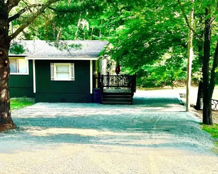 Cozy Ski Retreat on Utv/Snowmobile Trail デューハーストのホテル