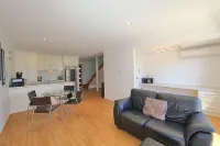 Alexandra Apartments - Parkplatz