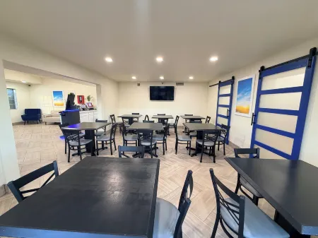 Days Inn & Suites by Wyndham Flagstaff Near University