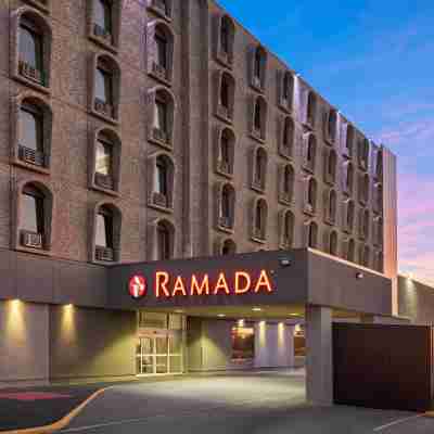 Ramada by Wyndham Saskatoon Hotel Exterior