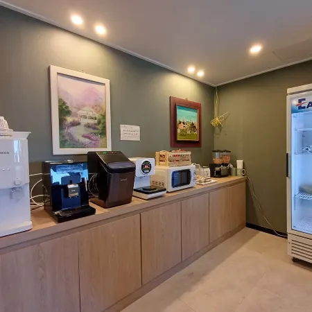 Hotel Yaja Jangseungpo Отели рядом с достопримечательностью «Колледж Кодже»