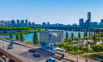 Sky Suite Hangang Bridge