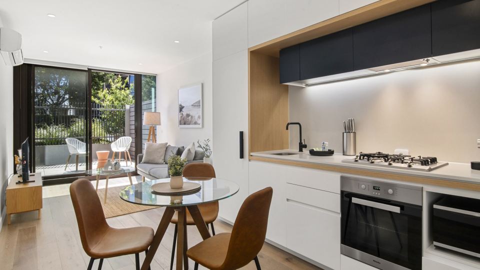 1BR Apartment Near CBD with Pool