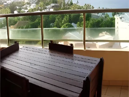 Casa Del Sole Apartments Отели рядом с Аэропорт Ноумеа Маджента