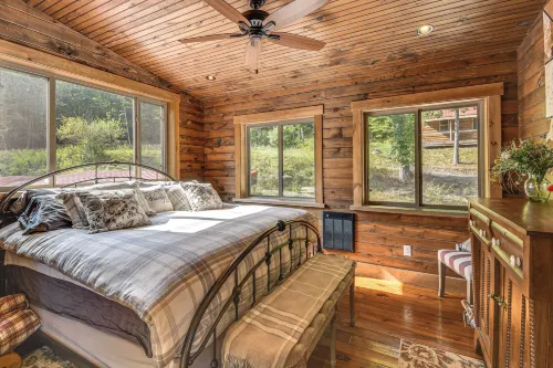Luxe Cabin Compound 4 Mi to Cameron State Forest! - 3-Star