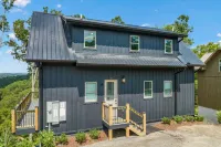 Luxury Cabin Lake Views EV Charger Game Room