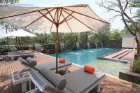 Delonix Hotel Karawang - Romantic