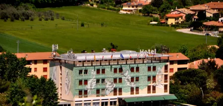 LH Hotel Arca Street Art