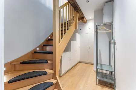 Lake Suites Отели рядом с достопримечательностью «Памятник Симону Стевину»