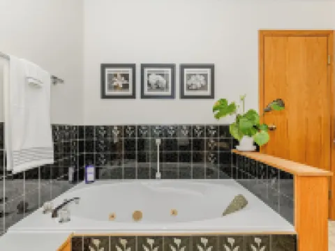 BayView Bed and Breakfast Hotels in Mill Bay
