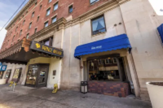 Prince Arthur Waterfront Hotel & Suites