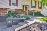 Hillside Place w/ Mountain Views ~ 8 Mi to Dtwn! - Apartments