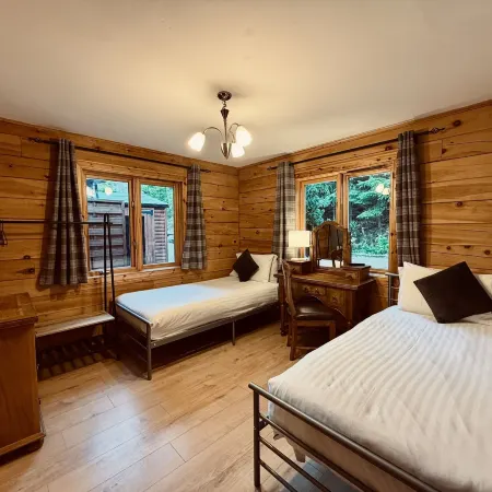 Lodges on Loch Ness