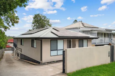 Smart Suites Self Check-in Apartments - 144 Dixon Hotels near Malaya Corner