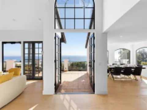 ヴィラ コステラ - ツリーラインド トランクイリティ: 3 レベル エンターテイナーズ ドリーム