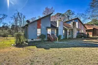 Updated Fayetville Townhome-Away-from-Home w/ Yard - Balkoner