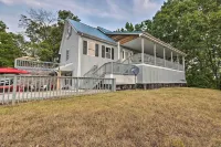 'Hilltop Hideaway' Branson Home w/ Trampoline! - Homestays