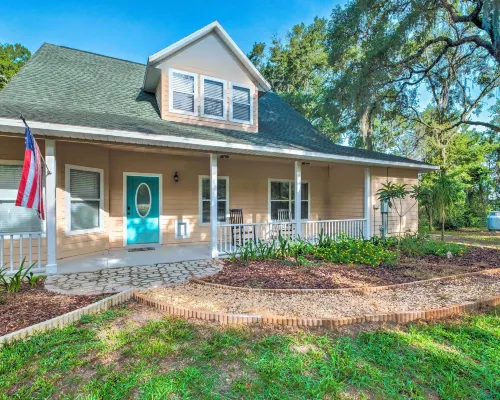 Lovely Hawthorne Home w/ Private Boat Dock! Hotels in Putnam County