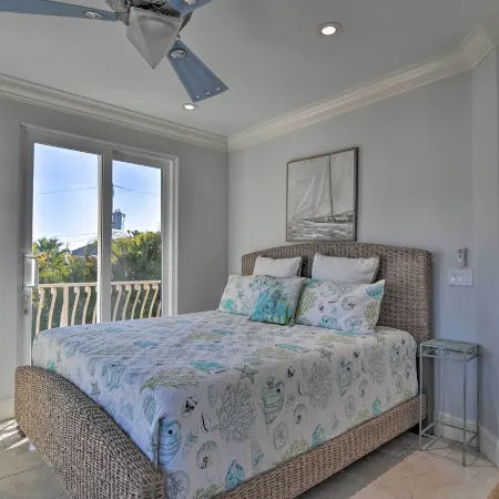 Bradenton Townhome - Walk to Locals-Only Beach!