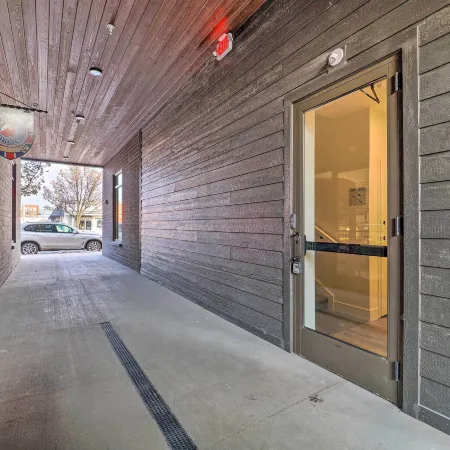 Downtown Traverse City Condo 32 Mi to Ski Slopes!