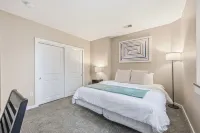 Modern Downtown Apartment - Condos