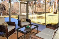 Pool & Beach AccessLake Arrowhead Hideaway' - Wi-Fi