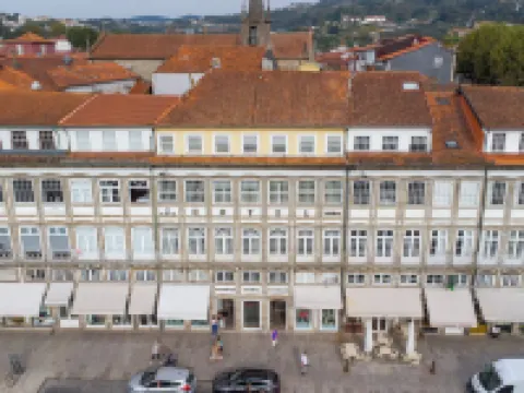 Hotel Toural Hotels near Guimarães Castle