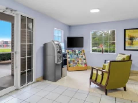 ホームステイ イン & スイーツ マックレニーのホテル