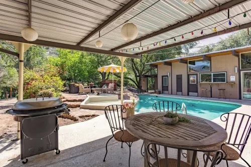 Artist’s Oasis •Spacious Mid-Century Home •Private Pool + Sauna •Near Sequoia - Pools