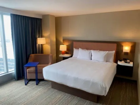 La Quinta Inn & Suites by Wyndham Jamaica NYC/JFK AirTrain