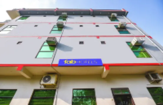 FabHotel Rajhans Brahmakumaris: Om Shanti Retreat Centre (ORC)附近的飯店