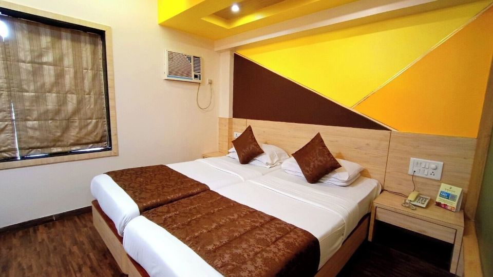 Rajhans Hotel
