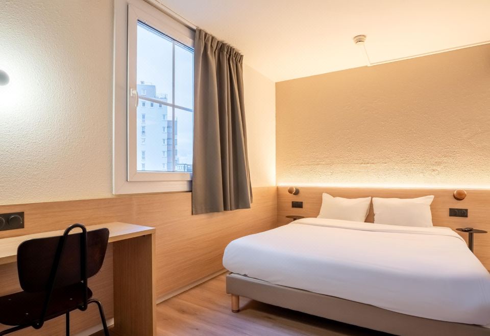 Kyriad ECO - Suresnes - La Defense - Housity