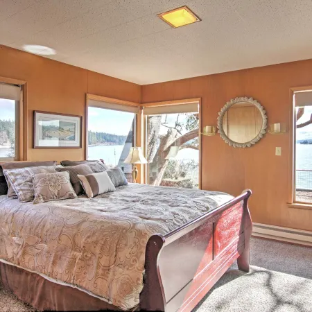 Gorgeous Poulsbo Waterfront Home on Liberty Bay!