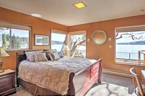 Gorgeous Poulsbo Waterfront Home on Liberty Bay! - Beach