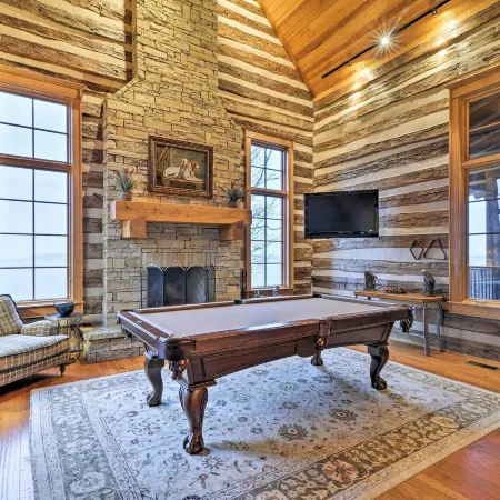 The Barn House: Caldwell Mtn Retreat w/ Hot Tub!