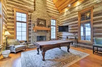 The Barn House: Caldwell Mtn Retreat w/ Hot Tub! - Kæledyr tilladt