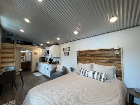 Modern Tiny House in Seward - 5  to Harbor & Tours 貝爾克里克酒店