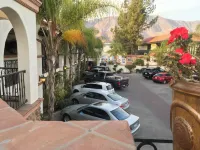 Chantico Inn - parking