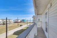 1 Min Walk to Beach A Surfside Beach Favorite! - Pet friendly