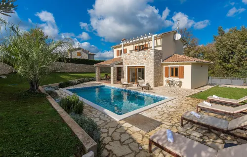 Kvarta in Barban With 3 Bedrooms and 3 Bathrooms - Pools