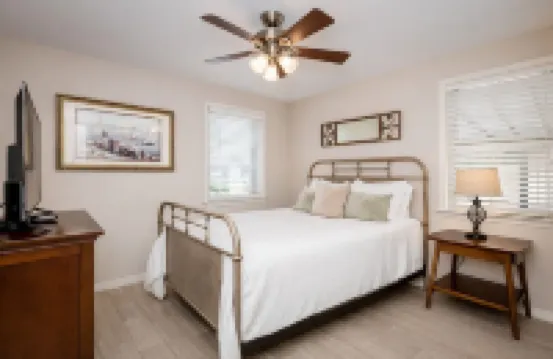 Walk to the Beach & Downtown! Ocean Springs in Perfect Location! Azalea Cottage