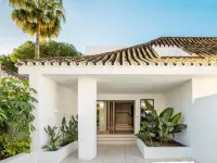 Anfitrión Villas & Suites Hotels near Puerto Banus Marina