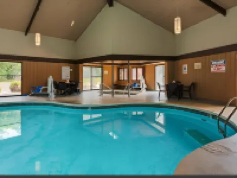 ควอลิตี้ อินน์ & สวีทส์ แบล็ก ริเวอร์ ฟอลส์ ไอ-94 โรงแรมในJackson County