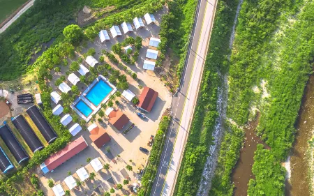 楊洋Pool&valley露營地
