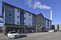 TRAVELODGE HUDDERSFIELD - พร้อมอาหารเช้า