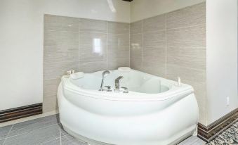 Woodbine Hotel & Suites