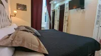 Old Havana Hideaway with King-Sized Bed & Private Balcony
